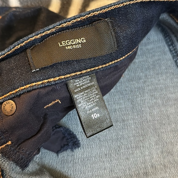 Express Mid Rise Legging 10 Short - Picture 4 of 7